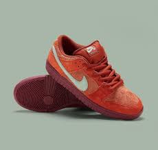 Nike SB Dunk Low Mystic Red Rosewood